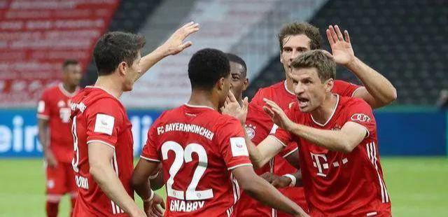 这还是足球吗？对手两红后摩洛哥U17全场80脚射门16-0取胜（对手两人被罚下，摩洛哥U17轰80次射门以16比0大胜）