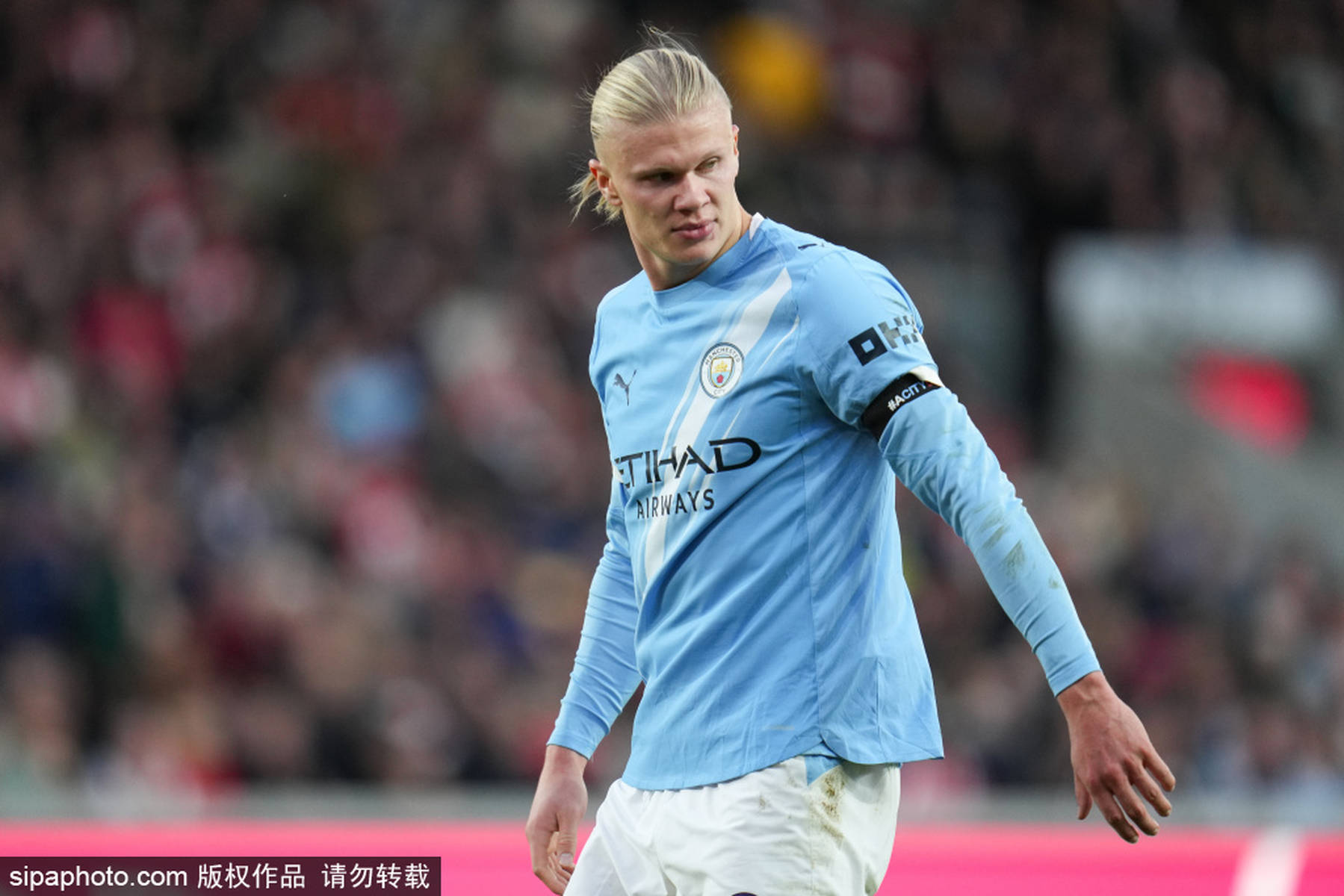 媒体人：亚泰其他工作人员好久没发薪了，坚持岗位是为爱发电（媒体人称亚泰多名工作人员长期未发薪，仍凭热爱坚守岗位）