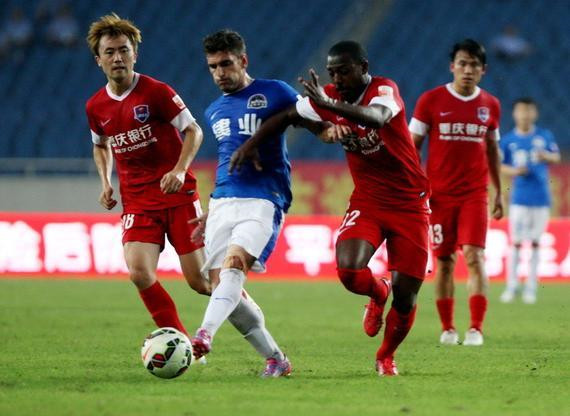 日媒：J2甲府风林45岁后卫山本英臣出轨球队死忠球迷妻子（日媒称：甲府风林45岁后卫山本英臣被曝与球队铁杆球迷之妻婚外情）