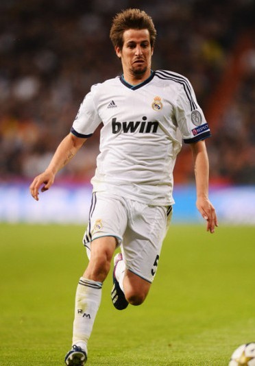 王钰栋新经纪公司：曾代理莱万、拜尔，旗下球员多在德国、瑞士踢球（王钰栋签约新经纪公司：曾服务莱万、拜尔，客户多活跃于德国与瑞士赛场）