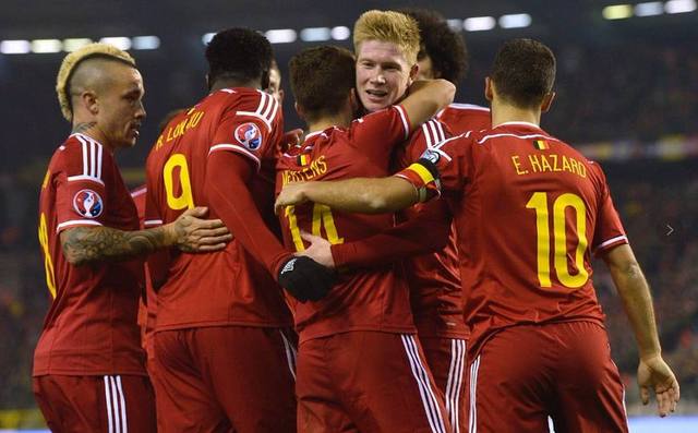 张家齐对陈芋汐的坚守满眼敬佩！她也挣扎过一段时间，挺心疼的（张家齐对陈芋汐的坚定守护令人敬佩，她也曾经历一段挣扎，叫人心疼）