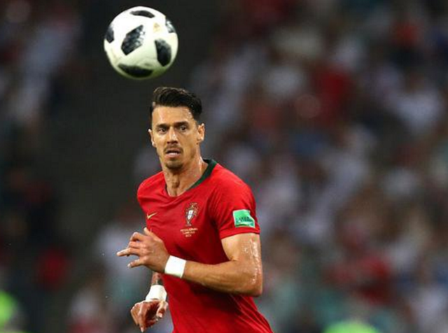 阿斯：伊萨克缺席利物浦赛前合练，将错过对阵皇马欧冠焦点战（阿斯：伊萨克未参加利物浦战前训练，确认无缘对皇马的欧冠焦点战）